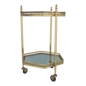 Beistelltischchen im französischen Stil.