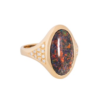Ring with fine andamooka opal and diamonds 
