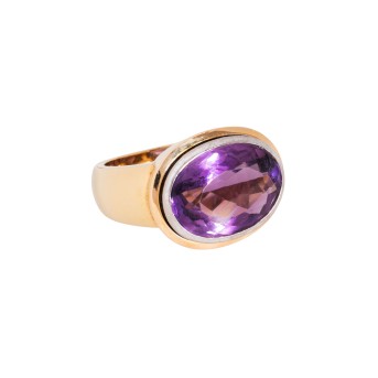 Ring with amethyst,