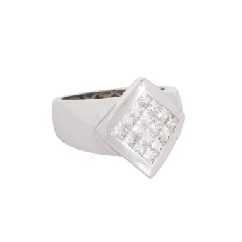 Ring with 12 princess diamonds totaling approx. 1.1 ct, 