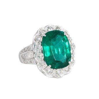 Ring mit Smaragd ca. 9,48 ct und Brillanten