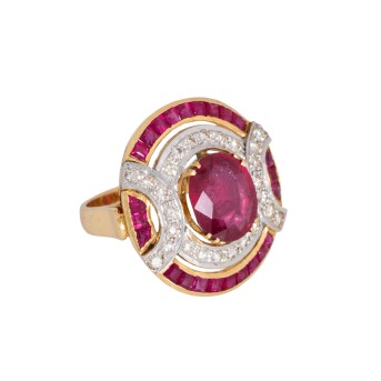 Ring mit zentralem Rubin ca. 5,60 ct,