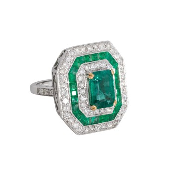 Ring mit 55 Smaragden zus. ca. 4,10 ct,