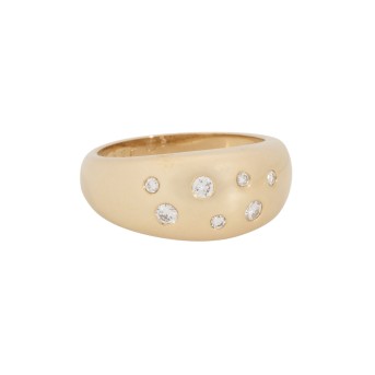 Band ring with 7 brilliant-cut diamonds totaling 0.26 ct (eng.),