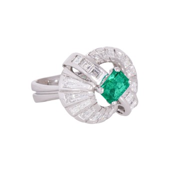 Ring with emerald and diamonds totaling approx. 1.82 ct, 