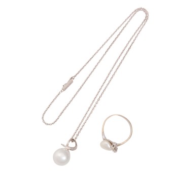 Mixed necklace and ring with pearl and diamonds,