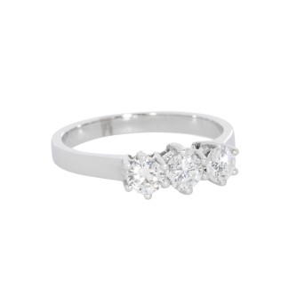 Ring mit Brillanten, zus. ca. 0,70 ct,
