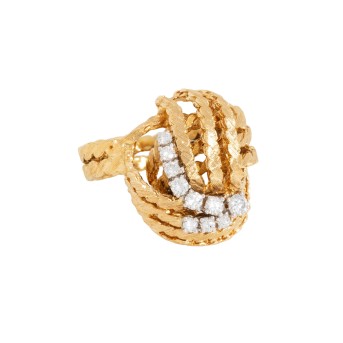 Ring with 10 diamonds