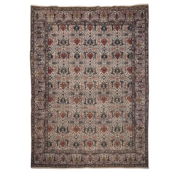 Oriental carpet, BACHTIARI/PERSIA, 1920-1940, approx. 395x285 cm.