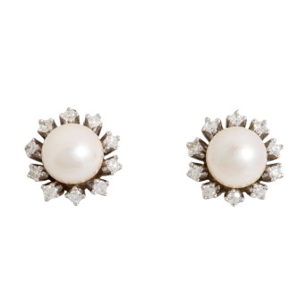 Paar Ohrstecker mit 2 Akoyaperlen entouriert von je 10 Achtkantdiamanten