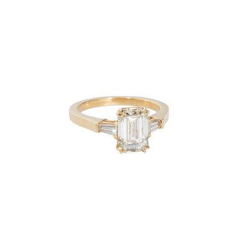 Solitaire ring with 1 diamond emerald cut 2.50 cts. 