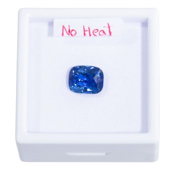 Loser naturfarbener Saphir