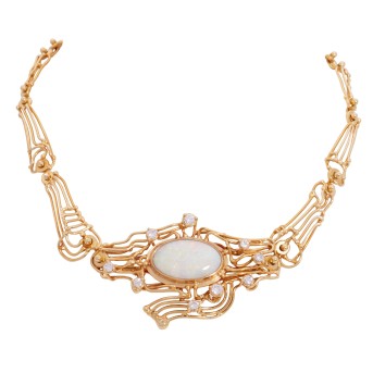 Necklace with opal and 12 diamonds