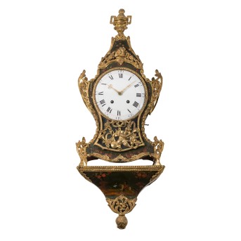 NEUENBURGER PENDULE AUF WANDKONSOLE,