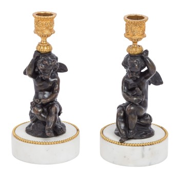 PAAR KERZENSTÄNDER MIT PUTTEN