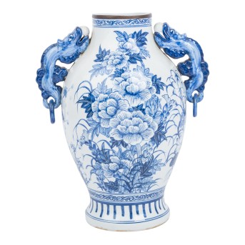 Blau-weisse Drachenvase aus Porzellan. CHINA, um 1900 oder früher.