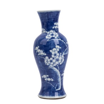 Blau-weisse Vase aus Porzellan. CHINA, 19. Jh.,