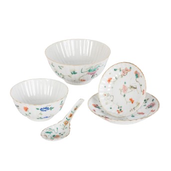 5 pieces: Famille rose and Famille verte porcelain, CHINA, 19th century,