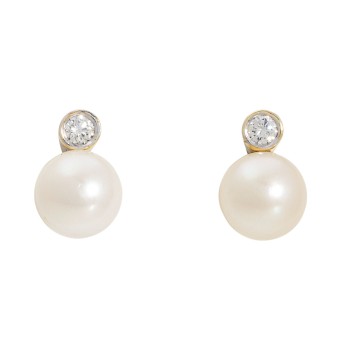 Pair of pearl ear studs with 2 diamonds,