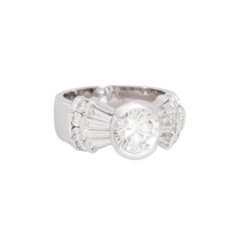 Ring mit Diamanten,