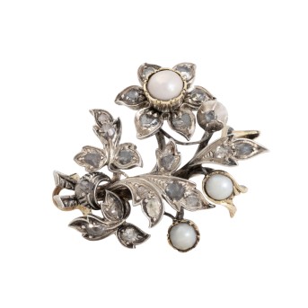 Florale Brosche mit Diamantrosen zus. ca. 0,3 ct,