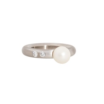 Ring mit Perle und Diamanten,