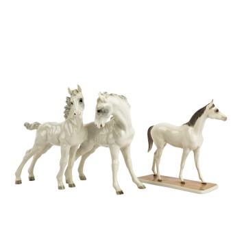 NYMPHENBURG/HUTSCHENREUTHER 2 Tierfiguren 'Araber' und 'Fohlengruppe', 20. Jh.