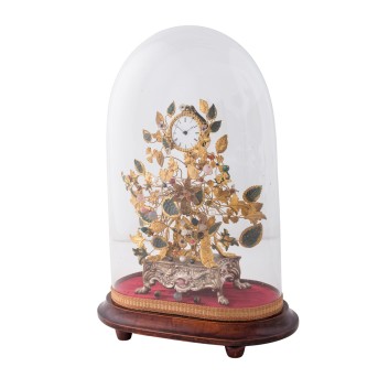 SKULPTURALER ZAPPLER IN FLORALER GESTALTUNG,