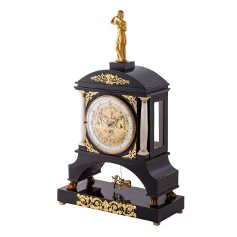 EMPIRE KOMMODENUHR MIT SCHMIED UND SCHLEIFER-AUTOMAT,