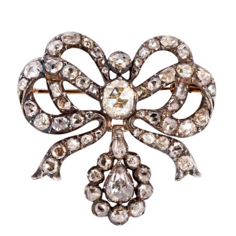 Schleifenbrosche ausgefasst mit Diamantrosen