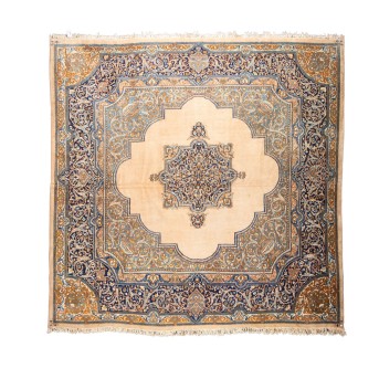 Orientteppich. PERSIEN, 1. Hälfte 20. Jh., 279x267 cm.