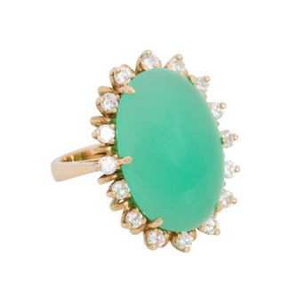 Ring mit feinem Chrysopras entouriert von 16 Brillanten