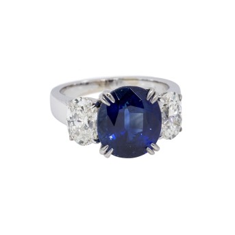 Ring mit 'Royal Blue' Saphir ca. 5,2 ct und Diamanten