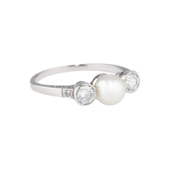 Ring mit Perle und Diamanten zus. ca. 0,5 ct,