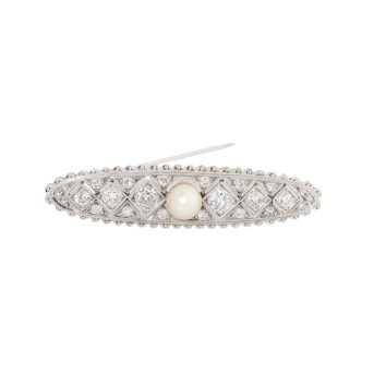 Brooch with Akoya pearl and 30 diamonds totaling ca. 1.5 ct,