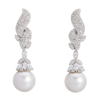 Ohrclip-Hänger mit Perlen und Diamanten zus. ca. 2,8 ct,