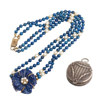 Konvolut aus Lapislazulicollier und Silberdöschen,