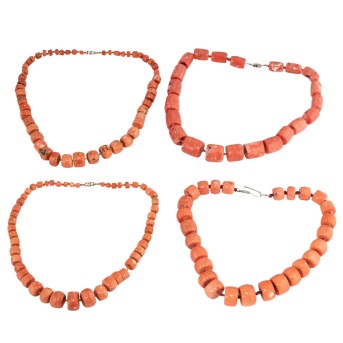 Mixed lot of 4 barrel-shaped coral necklaces,