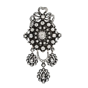 Outstanding brooch with 148 diamonds totaling ca. 7.72 ct,