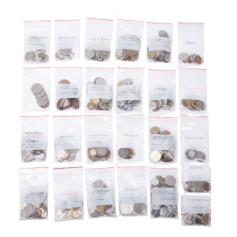 Kleinmünzen aus aller Welt, meist 20. Jahrhundert. 586 Stück. Kein Silber!!