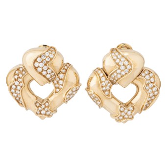 Pair of clip earrings with diamonds 