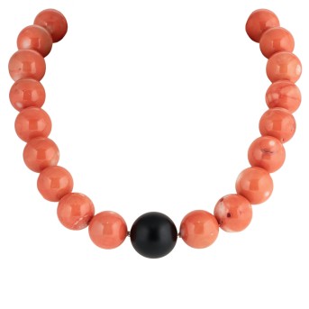 Coral necklace with Jörg Heinz interchangeable clasp