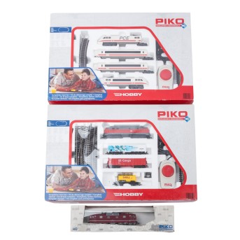 PIKO 2 starter sets and 1 electric locomotive, H0 scale,