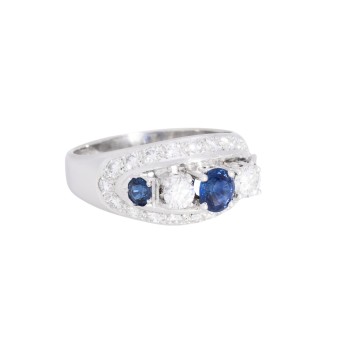 Ring with sapphires and diamonds totaling approx. 1.1 ct,