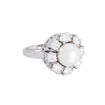 Ring with pearl surrounded by 8 brilliant-cut diamonds totaling ca. 1.7 ct,