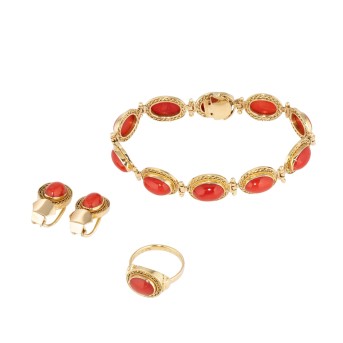 Schmuckset mit feinen ovalen Edelkorallen