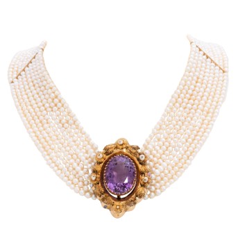 Perlencollier mit antiken Schmuckteilen,