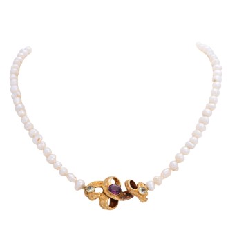 Pearl necklace with antique centerpiece