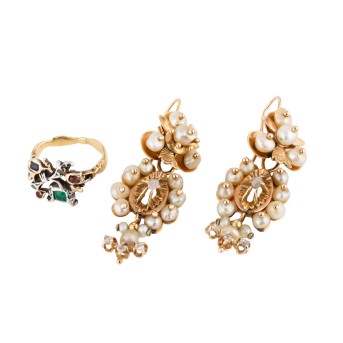 Konvolut aus üppigen Ohrhängern mit Naturperlen