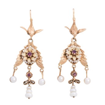 Ohrhänger mit Perlen, Rubinen und Email,